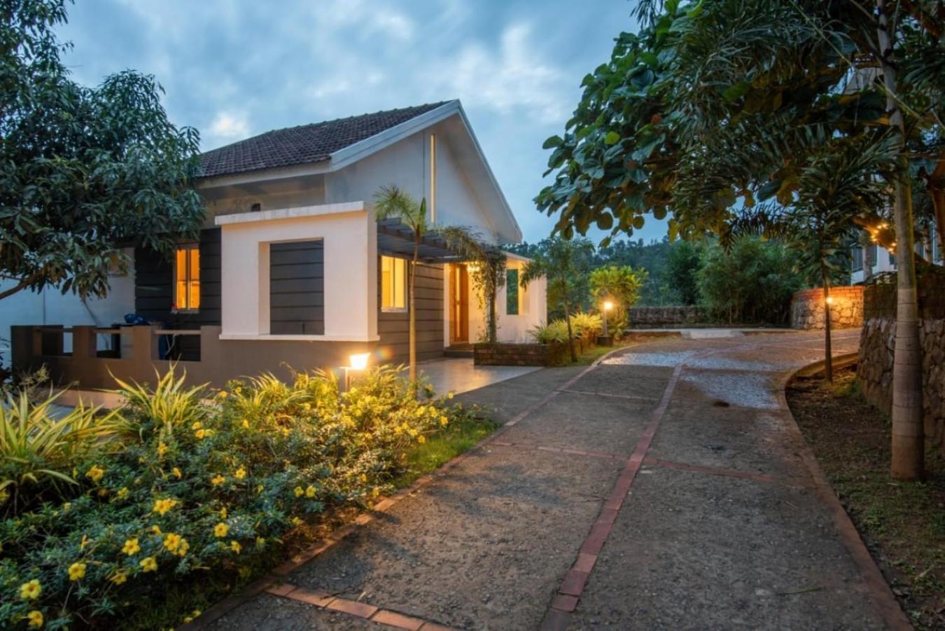 Dazzle Villa Resort Kalpetta Exteriör bild